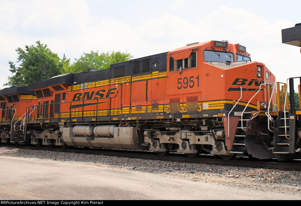 BNSF 5951